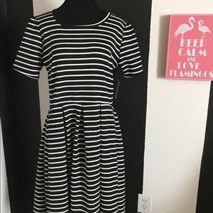 BNWT Classic Black and White Stripped Amelia